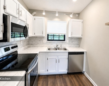 2650 Greenwood Terrace - Photo Thumbnail 4