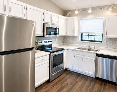 2650 Greenwood Terrace - Photo Thumbnail 7