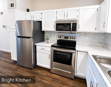2650 Greenwood Terrace - Photo Thumbnail 6