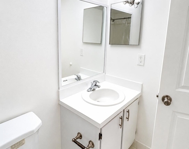 2650 Greenwood Terrace - Photo Thumbnail 11