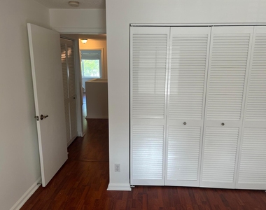 4878 Sw 32nd Terrace - Photo Thumbnail 12