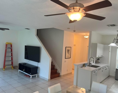 4878 Sw 32nd Terrace - Photo Thumbnail 2