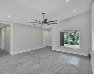 11627 Sw 50th Street - Photo Thumbnail 2