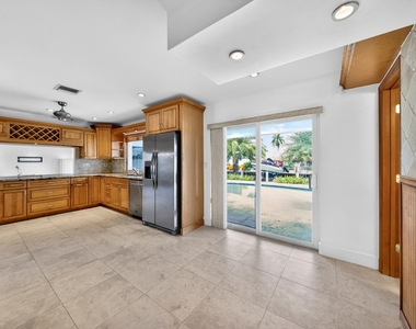 6251 Ne 20th Terrace - Photo Thumbnail 24