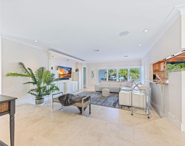 6251 Ne 20th Terrace - Photo Thumbnail 4