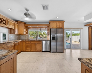 6251 Ne 20th Terrace - Photo Thumbnail 32