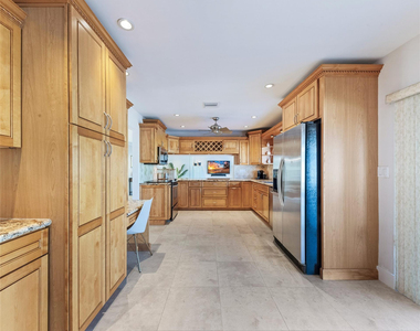 6251 Ne 20th Terrace - Photo Thumbnail 38