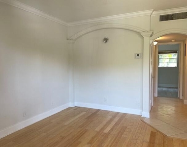 901 Ne 3rd Street - Photo Thumbnail 1