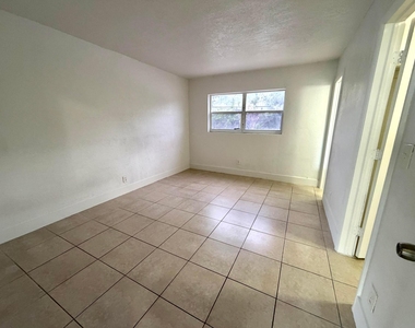 2121 Davie Boulevard - Photo Thumbnail 8