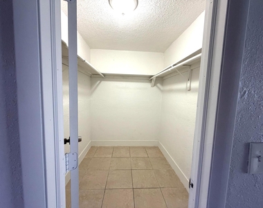 2121 Davie Boulevard - Photo Thumbnail 10