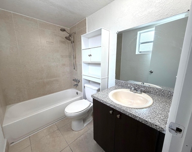 2121 Davie Boulevard - Photo Thumbnail 11