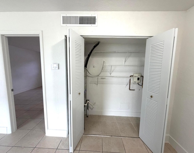 2121 Davie Boulevard - Photo Thumbnail 4