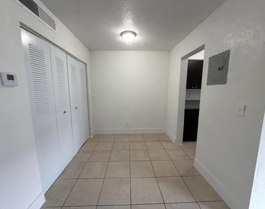 2121 Davie Boulevard - Photo Thumbnail 3
