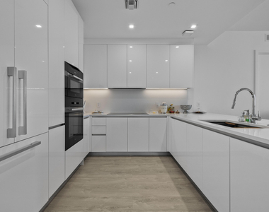220 Lake Shore Drive - Photo Thumbnail 3