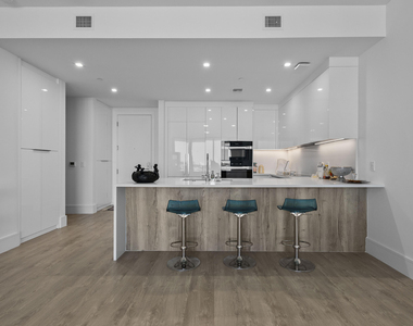 220 Lake Shore Drive - Photo Thumbnail 4