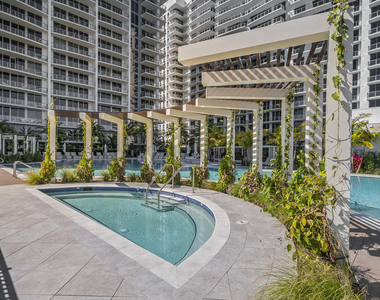 220 Lake Shore Drive - Photo Thumbnail 15