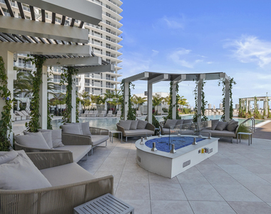 220 Lake Shore Drive - Photo Thumbnail 8