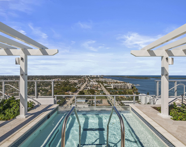 220 Lake Shore Drive - Photo Thumbnail 12