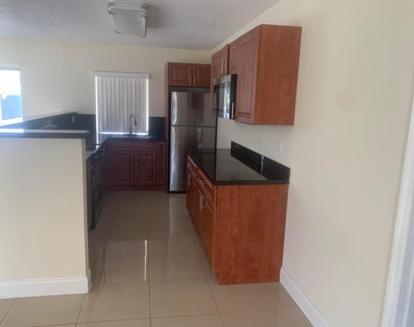 9640 Sw 1st Place - Photo Thumbnail 3