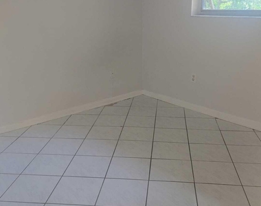 4111 Stirling Road - Photo Thumbnail 24