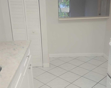 4111 Stirling Road - Photo Thumbnail 8