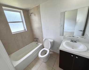 2119 Davie Boulevard - Photo Thumbnail 6