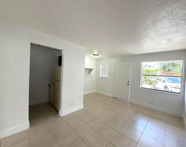 2119 Davie Boulevard - Photo Thumbnail 1