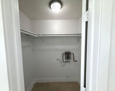 2119 Davie Boulevard - Photo Thumbnail 7