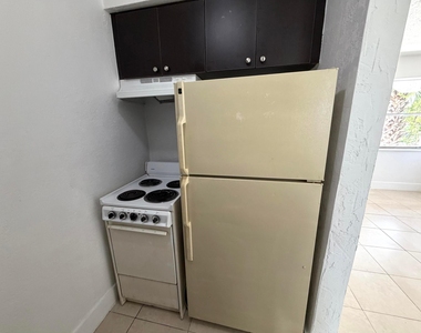 2119 Davie Boulevard - Photo Thumbnail 3