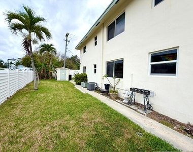 4731 Ne 21st Terrace - Photo Thumbnail 20