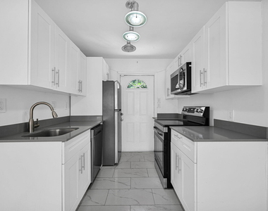2933 Ne 12th Terrace - Photo Thumbnail 7
