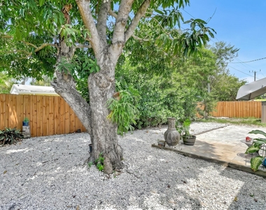 2933 Ne 12th Terrace - Photo Thumbnail 9