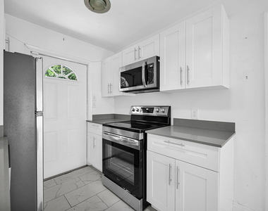 2933 Ne 12th Terrace - Photo Thumbnail 8