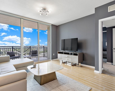 610 W Las Olas Boulevard - Photo Thumbnail 1