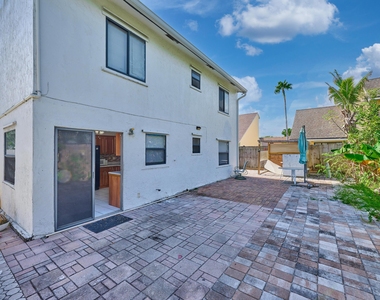 57 Peachtree Place - Photo Thumbnail 8