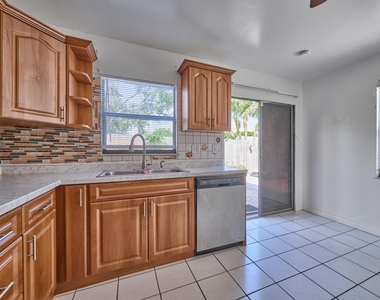 57 Peachtree Place - Photo Thumbnail 21