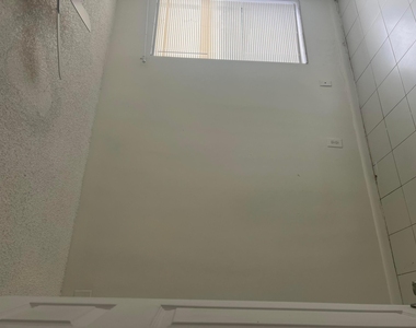 57 Peachtree Place - Photo Thumbnail 5