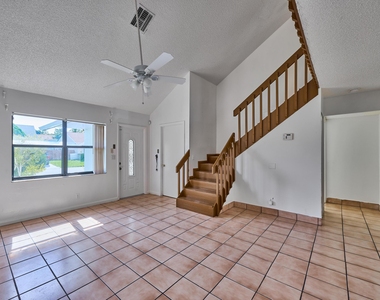 57 Peachtree Place - Photo Thumbnail 12