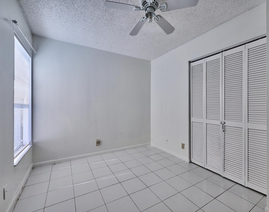 57 Peachtree Place - Photo Thumbnail 24