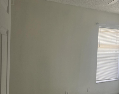 57 Peachtree Place - Photo Thumbnail 5