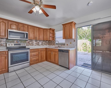 57 Peachtree Place - Photo Thumbnail 17