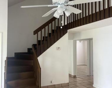 57 Peachtree Place - Photo Thumbnail 2