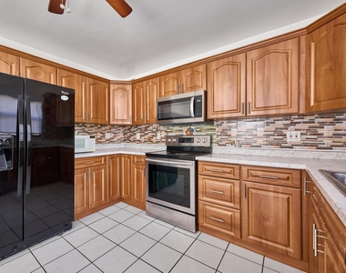 57 Peachtree Place - Photo Thumbnail 19