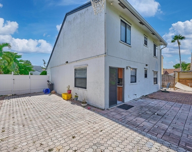 57 Peachtree Place - Photo Thumbnail 7