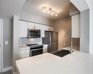 1030 Seminole Drive - Photo Thumbnail 2