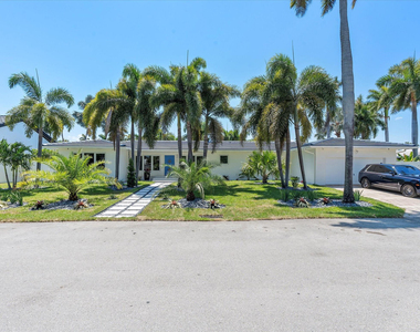 207 Royal Palm Drive - Photo Thumbnail 4