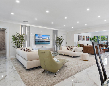 207 Royal Palm Drive - Photo Thumbnail 6
