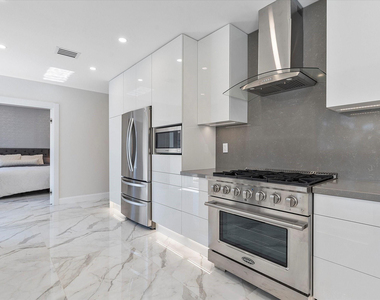 207 Royal Palm Drive - Photo Thumbnail 25