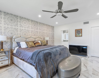 207 Royal Palm Drive - Photo Thumbnail 38