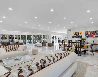 207 Royal Palm Drive - Photo Thumbnail 16